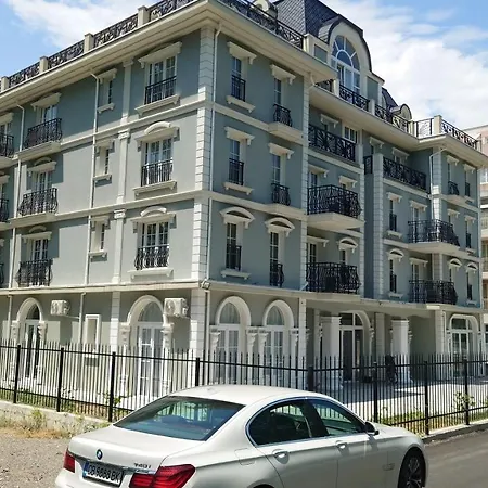 Riverside Vip аpartments 3*