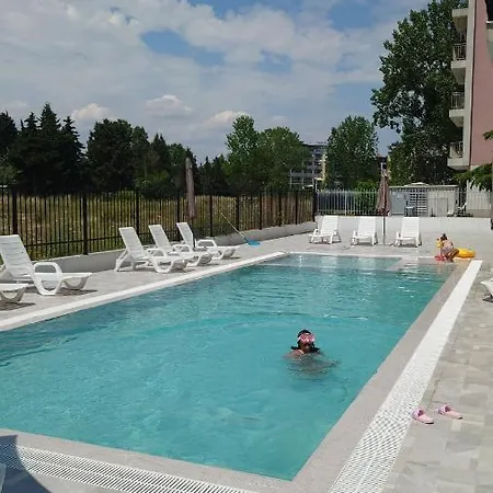Riverside Vip аpartments 3*